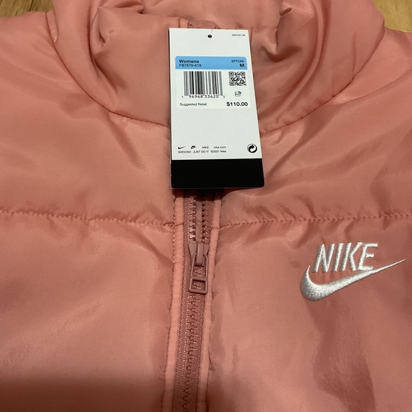 Women’s Nike Sportswear Classic Puffer Vest - Picture 7 of 8